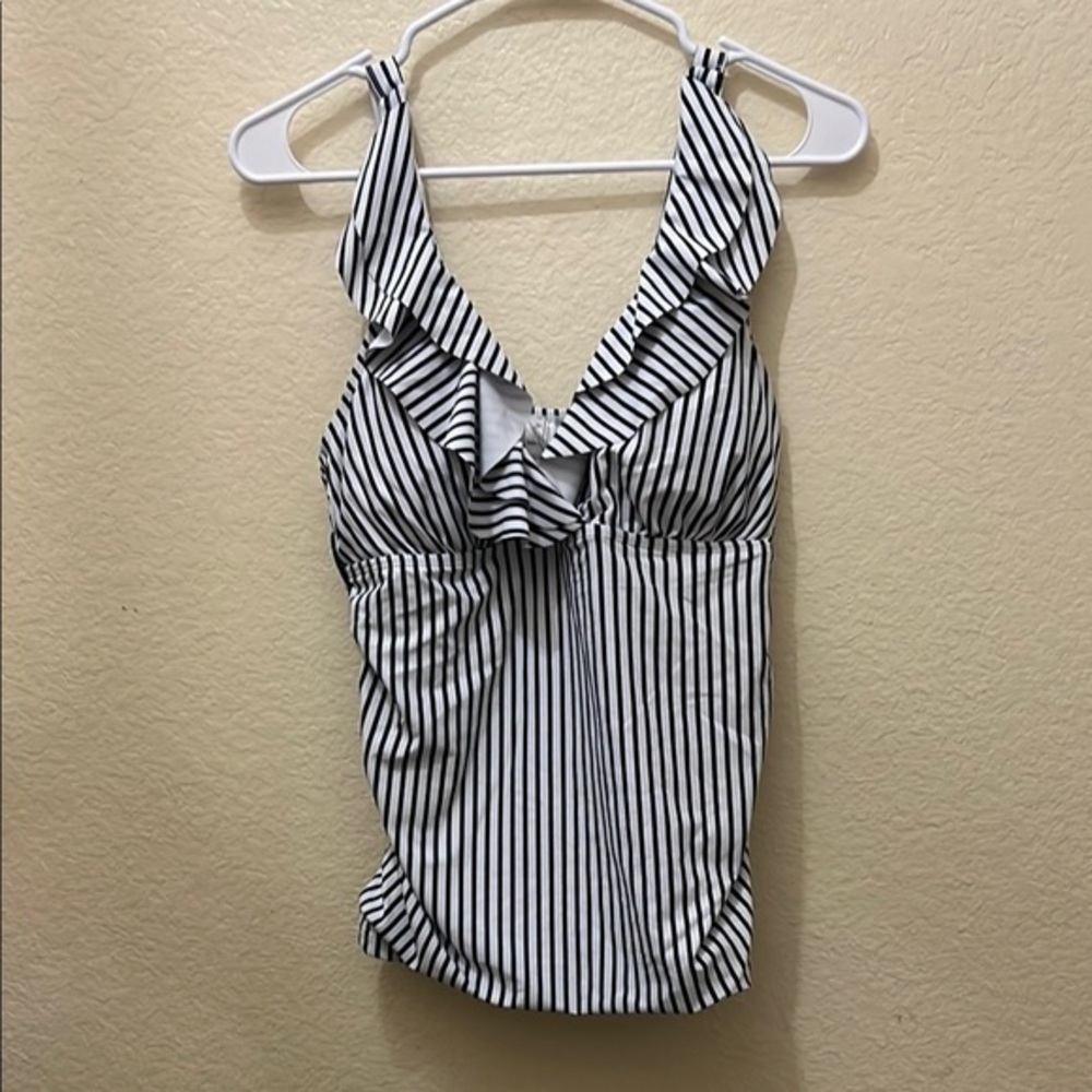 Younique Black and White Tie Front Tank Top